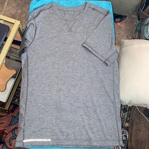 Lululemon men’s tee gray medium NEW